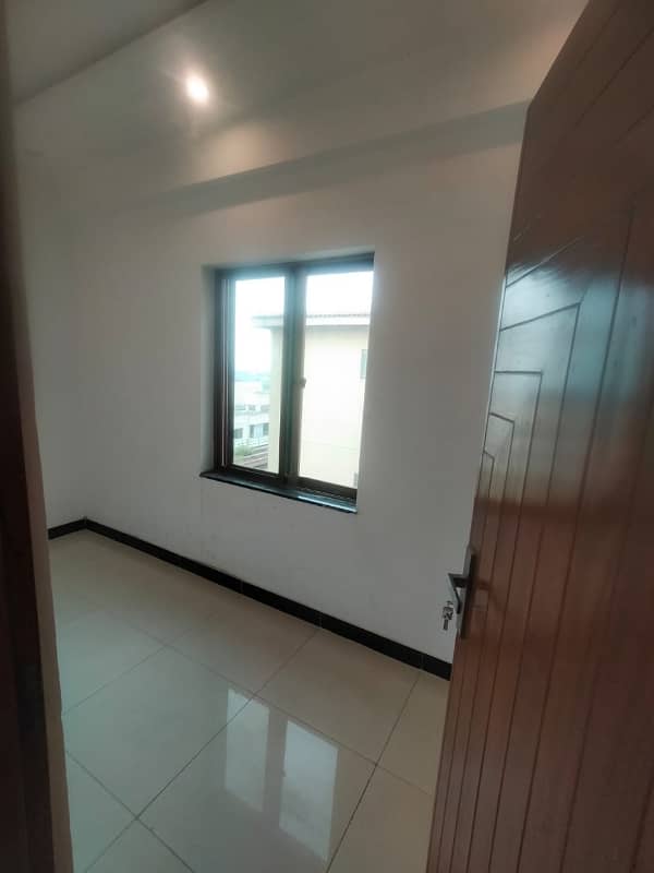 New Design 3 Bedroom Semi Furnished Pent House With Spectacular View Available On Rent 11