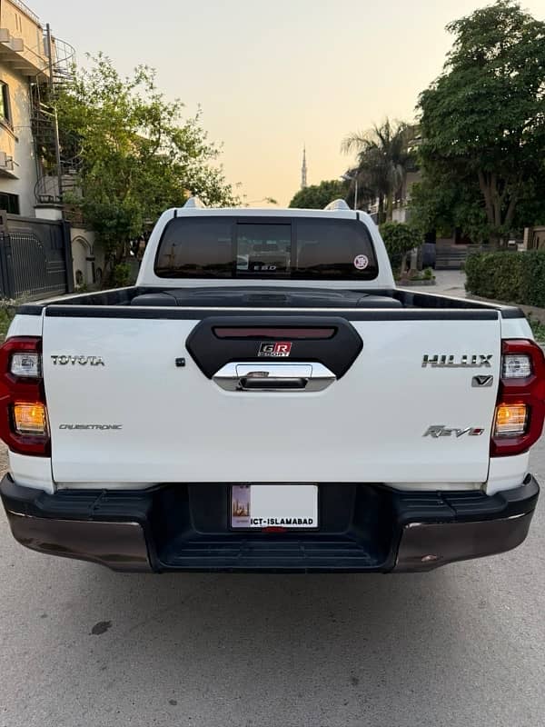 Toyota Hilux Revo V Model 2018 1