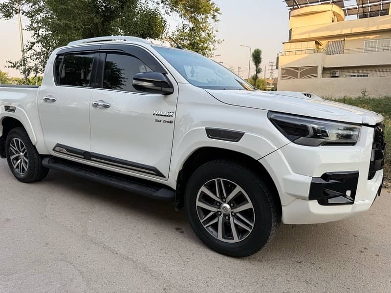 Toyota Hilux Revo V Model 2018 3