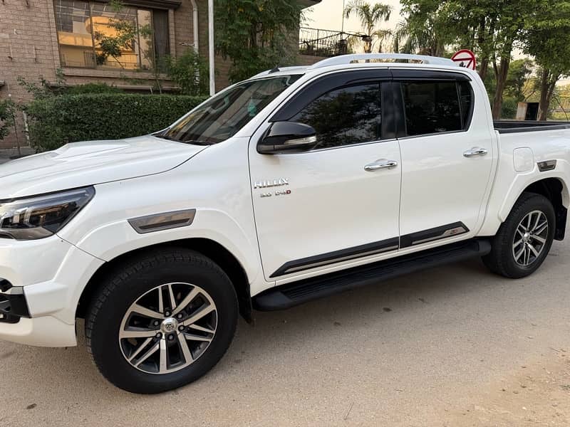 Toyota Hilux Revo V Model 2018 4