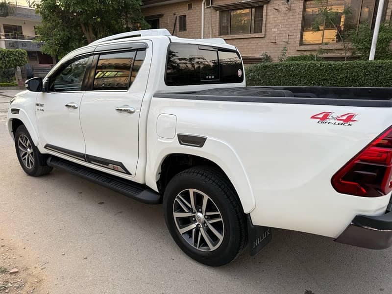 Toyota Hilux Revo V Model 2018 5