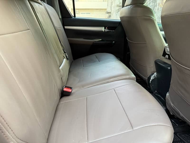 Toyota Hilux Revo V Model 2018 7