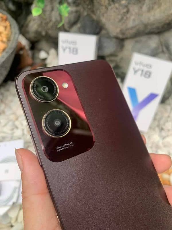 new condition ha no box charger hai 6+6 128 0
