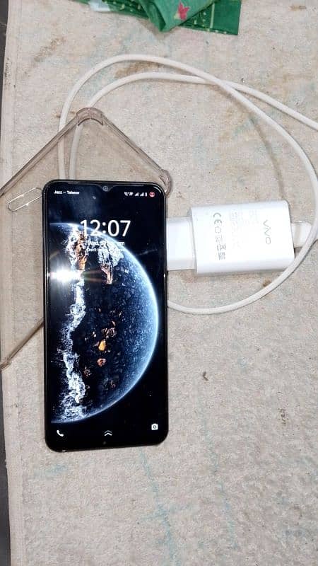 new condition ha no box charger hai 6+6 128 1