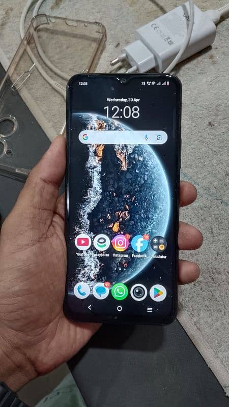 new condition ha no box charger hai 6+6 128 4