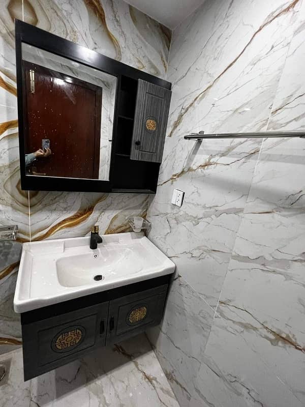 A BEAUTIFUL HOUSE DEPEND ON 5 MARLA DOUBLE STORY IN HAFEEZ GARDEN PHASE 1 HOUSING SOCIETY 8