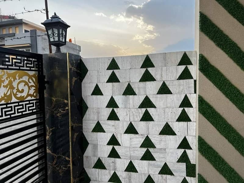 A BEAUTIFUL HOUSE DEPEND ON 5 MARLA DOUBLE STORY IN HAFEEZ GARDEN PHASE 1 HOUSING SOCIETY 14