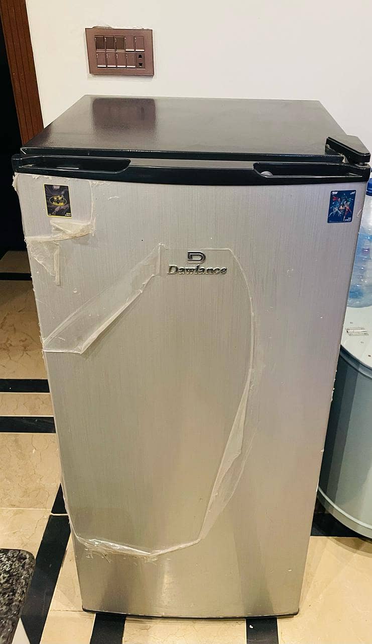 Dawlance Single Door Refrigerator 9106 R (BLACK & SILVER) 0
