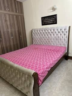 Luxury King Size Bed with Tufted Headboard in Brand New Condition