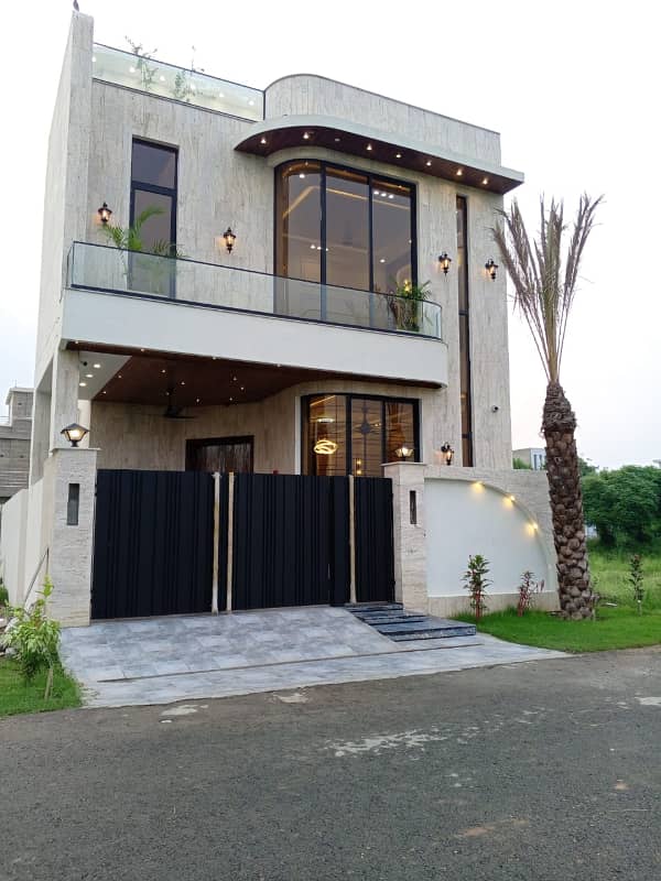 Spacious and Modern House for Rent in DHA Lahore 0