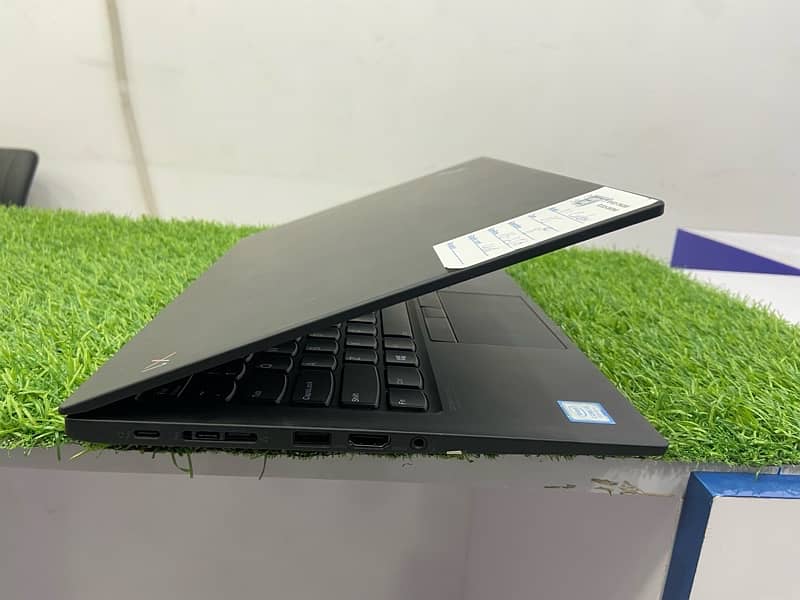 Lenovo X1 Carbon Core i5 Gen 8th 16gb ram 256gb ssd 8gb intel graphics 3