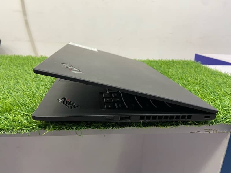Lenovo X1 Carbon Core i5 Gen 8th 16gb ram 256gb ssd 8gb intel graphics 5