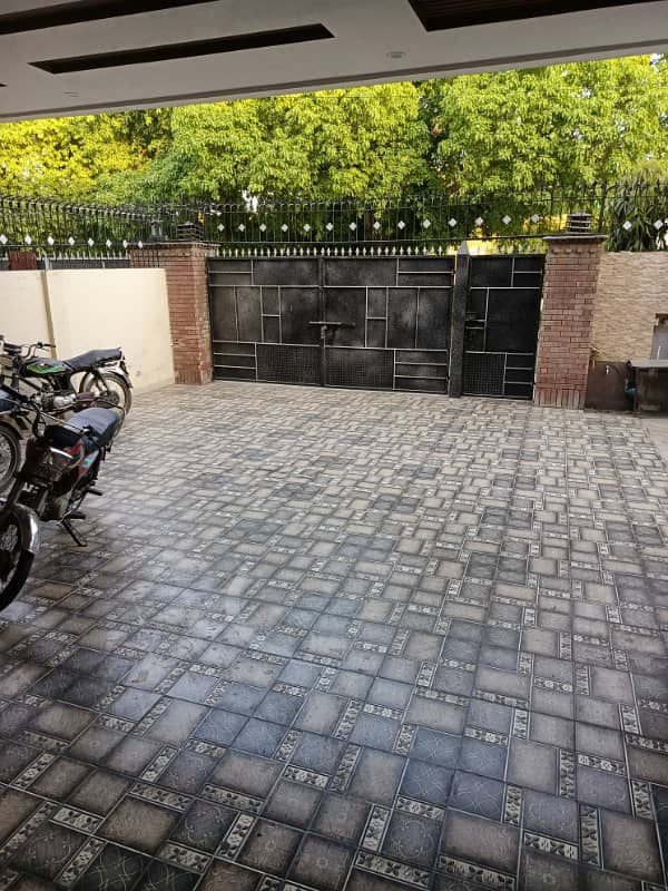 Prime Location Building Available For Rent 5