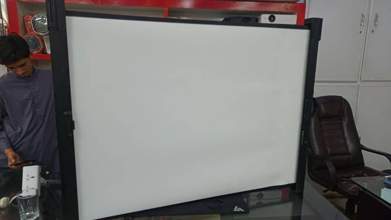 Portable And Foldable Screen 1
