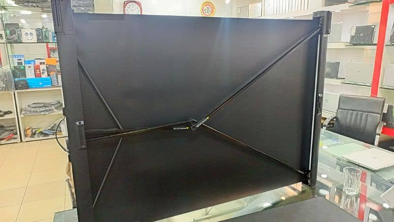 Portable And Foldable Screen 2