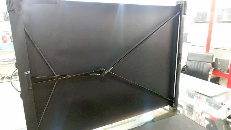 Portable And Foldable Screen 3