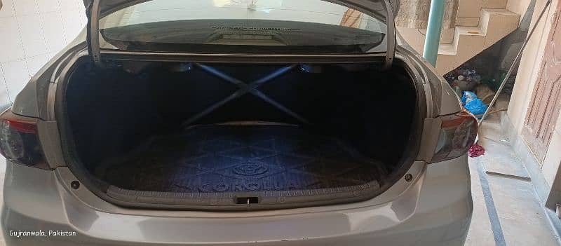 Toyota Corolla GLI 1.6 automatic 2013 7