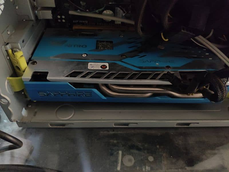 2 Gaming Pc , 4 monitors , 2 speakers,4 joystick box (10 button] 4