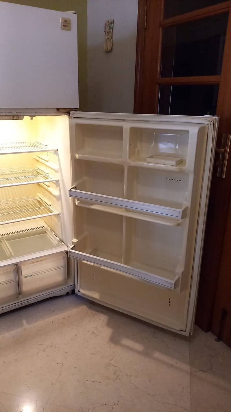USA MADE WHITE WESTINGHOUSE NO FROST 24 CFT FRIDGE FOR SALE 2