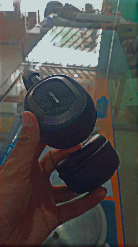 headphone 0