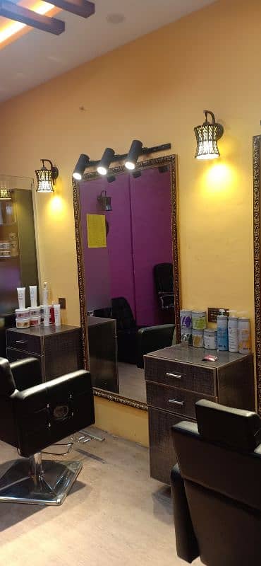 ladies parlour complete setup for rent 0