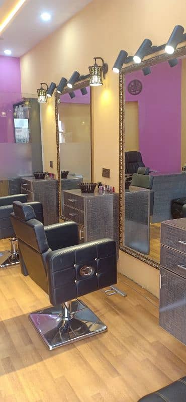 ladies parlour complete setup for rent 1
