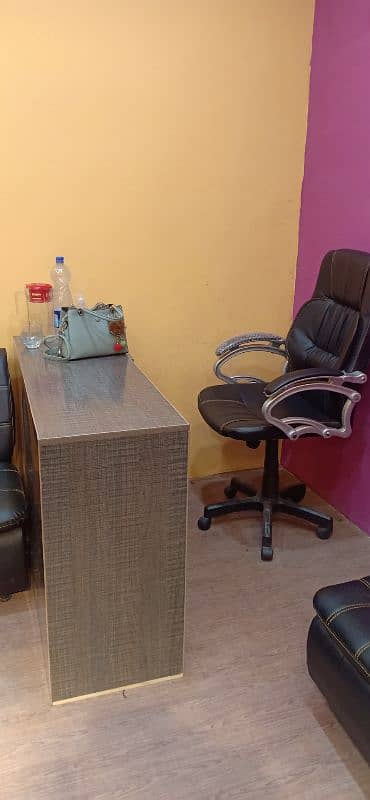 ladies parlour complete setup for rent 2
