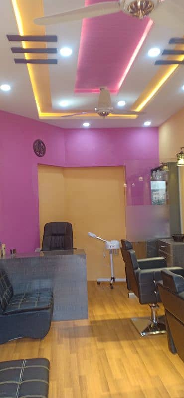 ladies parlour complete setup for rent 5
