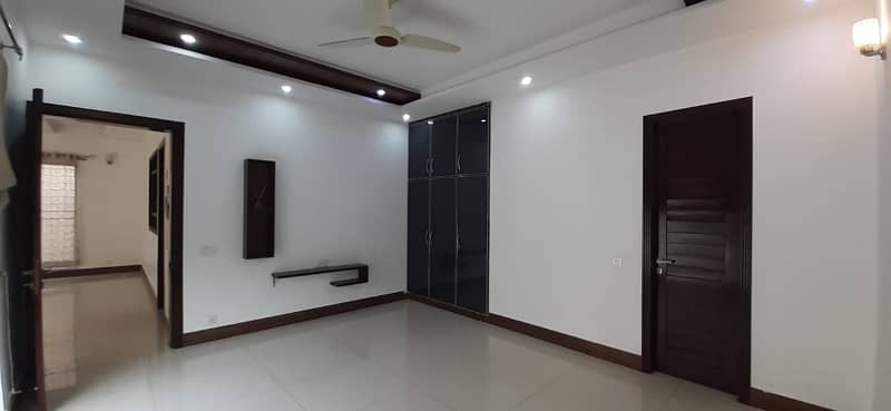 Stylish Living 1 Kanal Upper Portion For Rent In DHA Phase 5 In Prime Location 5