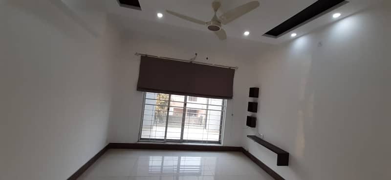 Stylish Living 1 Kanal Upper Portion For Rent In DHA Phase 5 In Prime Location 8