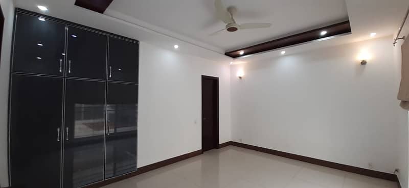 Stylish Living 1 Kanal Upper Portion For Rent In DHA Phase 5 In Prime Location 9