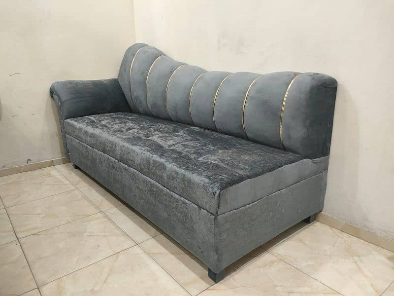 sofa. 1