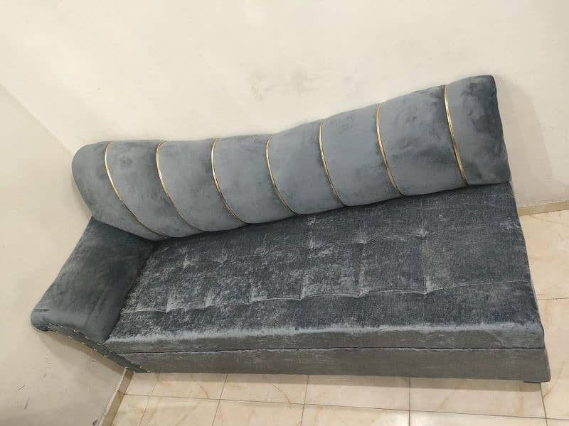 sofa. 3