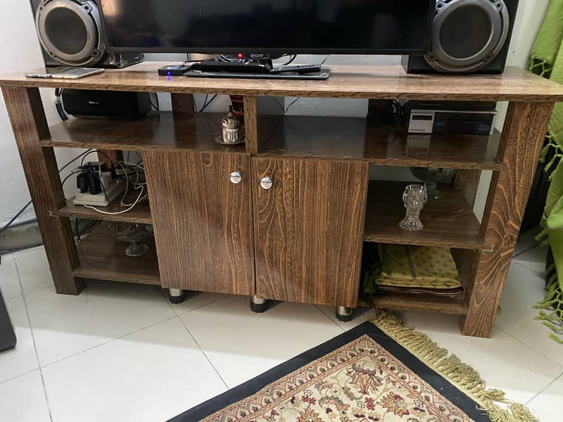 Tv Trolley and wooden stools in very good condition 2