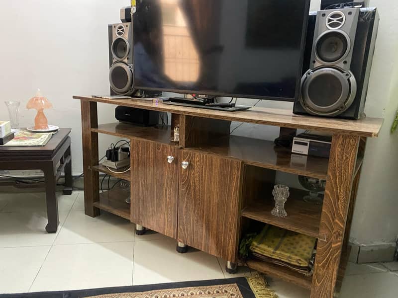 Tv Trolley and wooden stools in very good condition 5