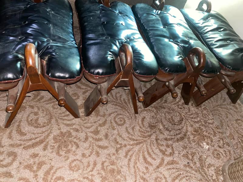 Tv Trolley and wooden stools in very good condition 6