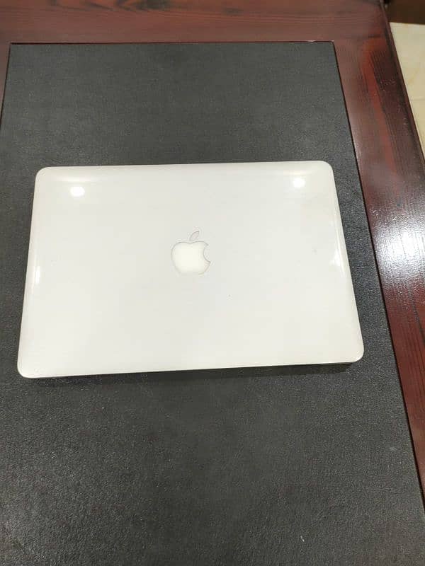 apple laptop MacBook pro 1