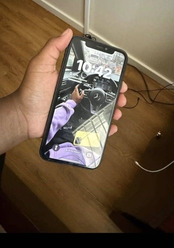 iPhone 11 3