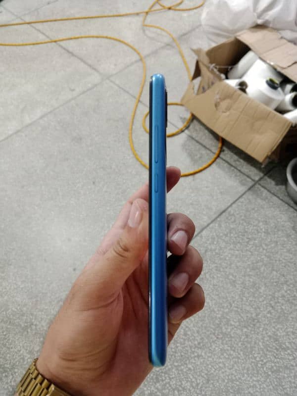 used he box available he charger ni he 3
