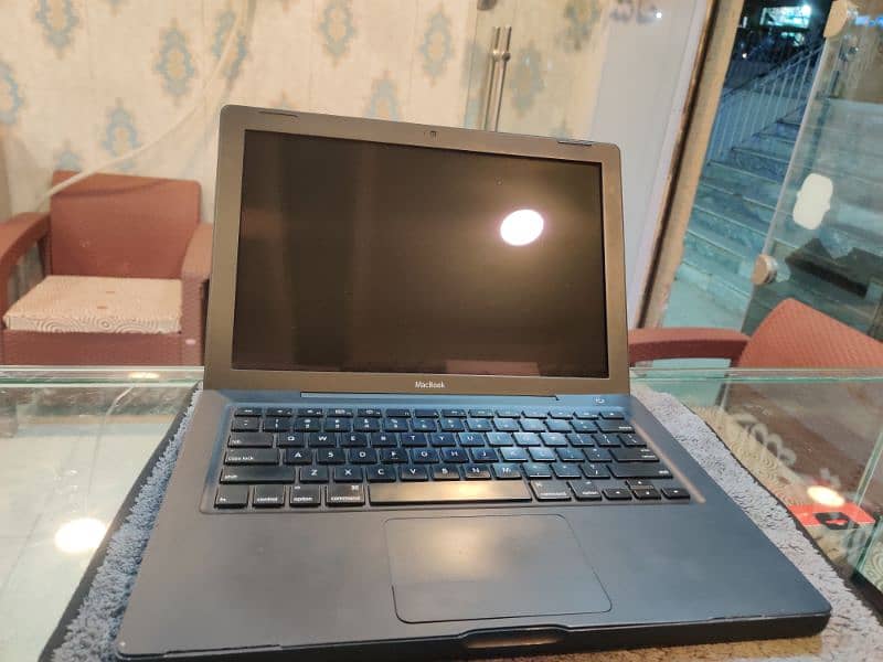 MACBOOK A1181   2GB RAM 250GB HARDISK WINDOW 7 2