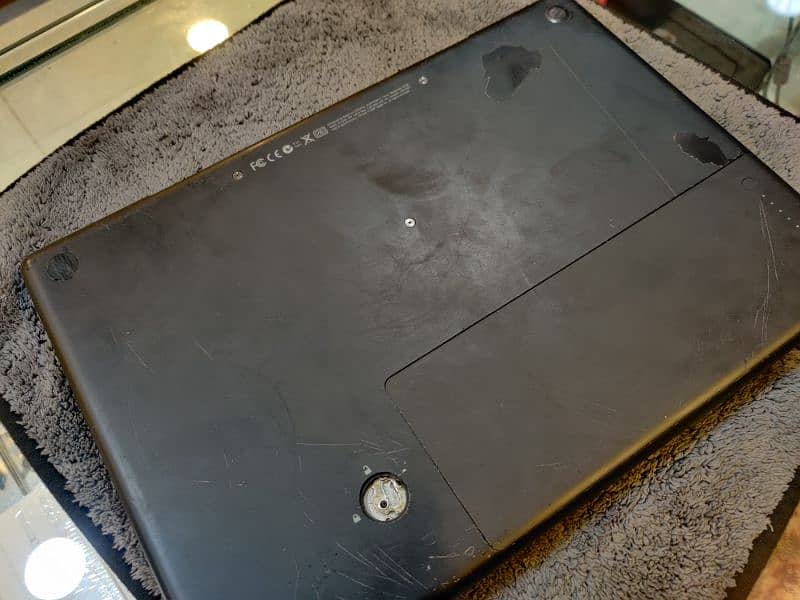 MACBOOK A1181   2GB RAM 250GB HARDISK WINDOW 7 8