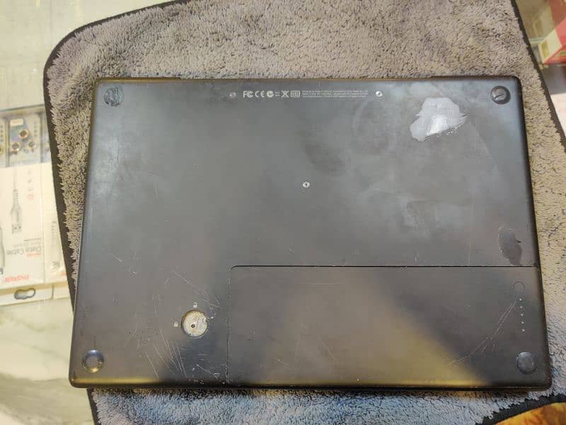 MACBOOK A1181   2GB RAM 250GB HARDISK WINDOW 7 9