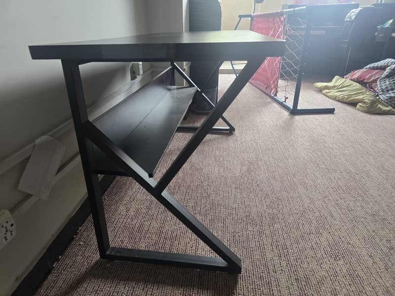 5ft Gaming Desk 1