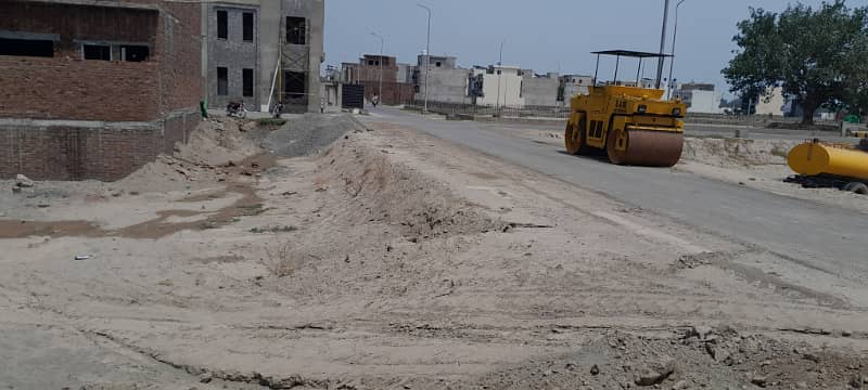 Super Prime Location 8 Marla 85 Feet Road Corner Plot For Sale In Tulip Overseas Block, Park View City, Lahore 1