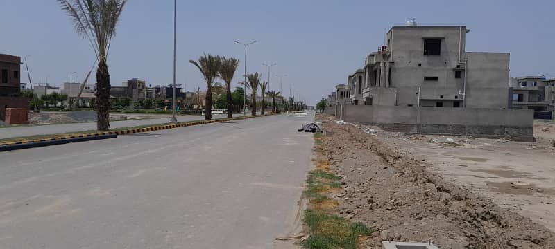 Super Prime Location 8 Marla 85 Feet Road Corner Plot For Sale In Tulip Overseas Block, Park View City, Lahore 2