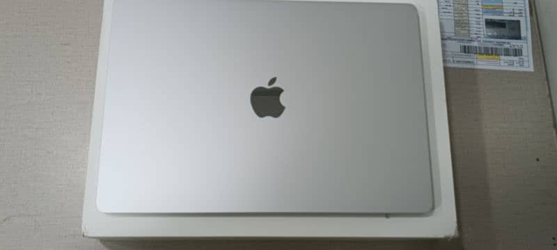 Macbook Air M3 2024 15" 16/256Gb With Warranty Till 23 /12/2025 10