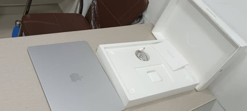 Macbook Air M3 2024 15" 16/256Gb With Warranty Till 23 /12/2025 12