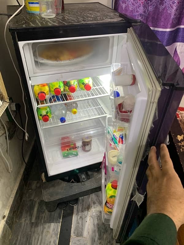 mini room freg darg parpal color all oky bas jaga nai room mein . ,? 3