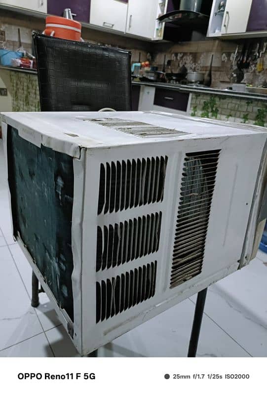 ac for sal 2 month used only 1