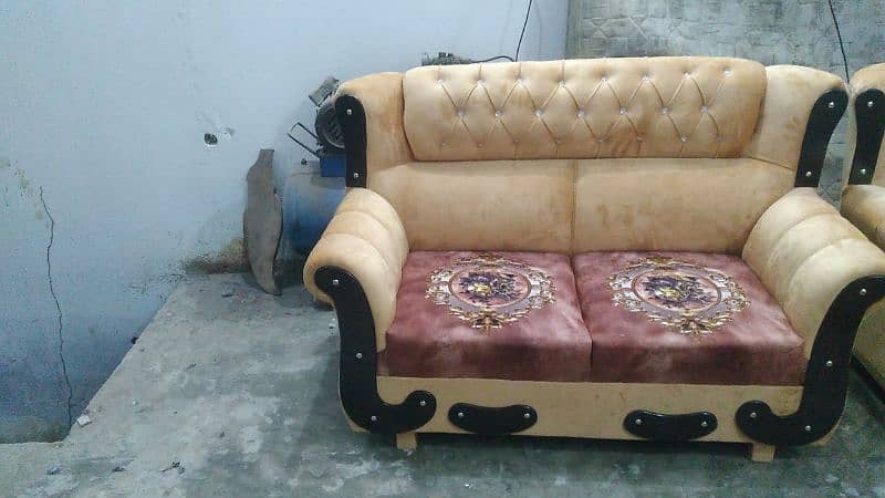 Ucha Lahori sofa set 1